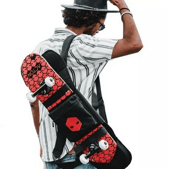 Пример переноски скейтборда с помощью сумки Xiaomi Acton Smart Electric Skateboard X1